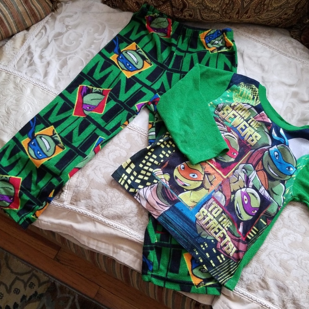 2 pairs Nickelodeon ninja turtles/Carter's 6 sets
